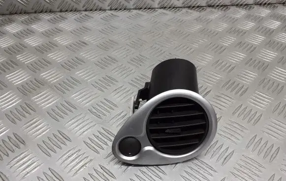 Renault Clio III Dashboard air vent grill cover trim 