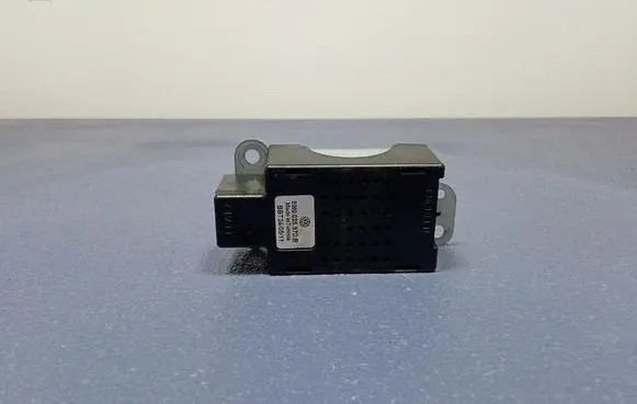 Volkswagen Golf Plus Aerial antenna amplifier 5M0035570B