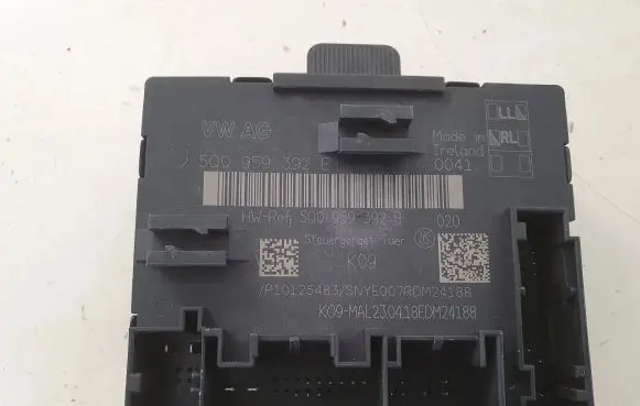 Volkswagen Tiguan Door control unit/module 5Q0959392E