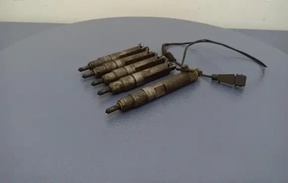 Audi A6 S6 C4 4A Fuel injector 046130202