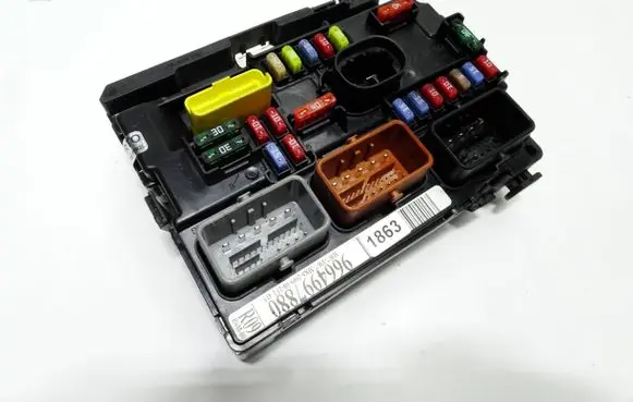 Peugeot 1007 Fuse module 9664997880