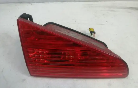 Peugeot 607 Tailgate rear/tail lights