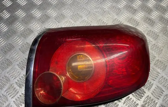 Toyota Avensis T250 Rear/tail lights E138550