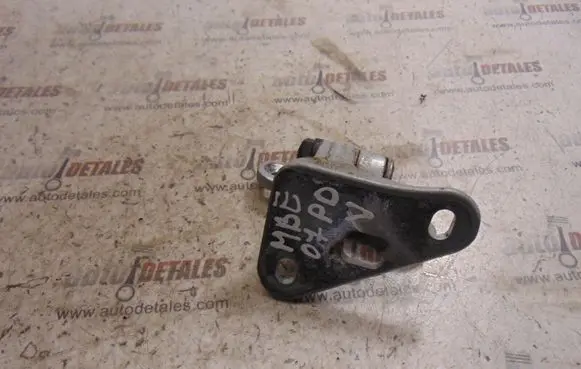 Mercedes-Benz E W211 Front door upper hinge