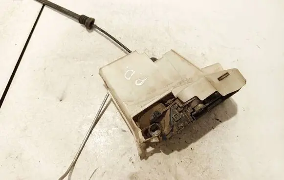 Volkswagen Polo IV 9N3 Front door lock