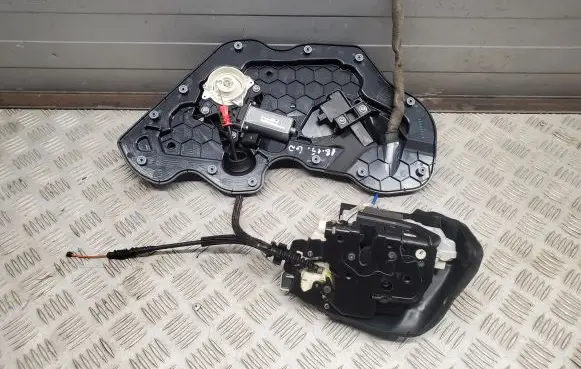 Audi A8 S8 D4 4H Rear door lock 4H0839016D 4F0837060