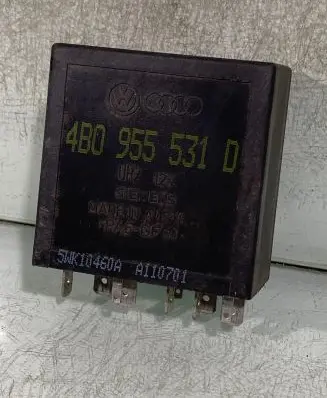 Volkswagen PASSAT B5.5 Other relay 4b0955531d