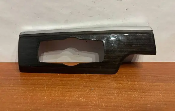Dashboard glove box trim