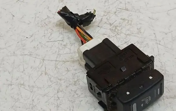 Nissan Micra Seat heating switch 33240