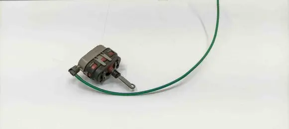 Engine mount vacuum valve