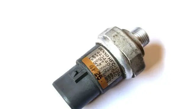 Mazda MPV II LW Air conditioning (A/C) pressure sensor 4434400540