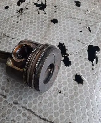 Volkswagen Golf V Piston 