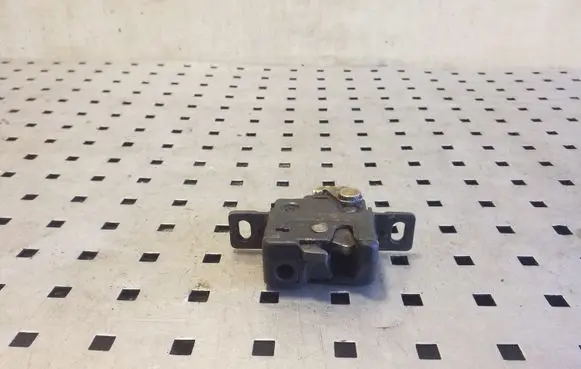 Audi A6 S6 C4 4A Tailgate/trunk/boot lock/catch/latch 4A9827505C