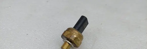 Audi Q2 - Oil pressure sensor 05E906060A