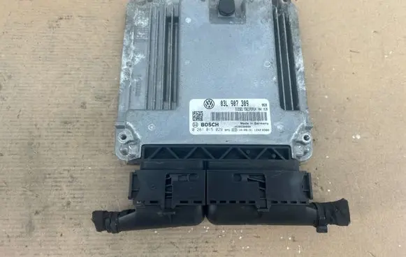 Volkswagen Tiguan Engine control unit/module 03L907309 1039S30090 0281015029