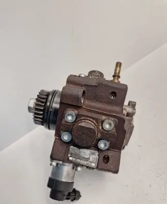 Nissan X-Trail T31 Fuel injection high pressure pump 0445010170 8200804288 7389058