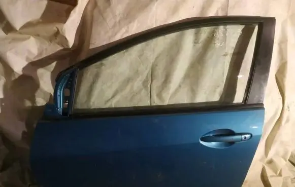 Mazda 2 Front door melynos