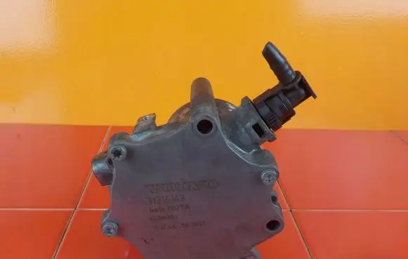 Volvo S60 Vacuum pump 31316143