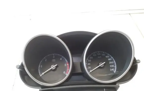 Mazda 3 II Speedometer (instrument cluster) BGV455430