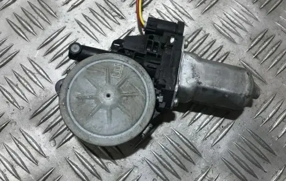 Suzuki Grand Vitara II Rear door window regulator motor 8346065j00 83460-65j00