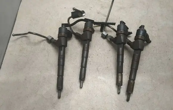 Opel Insignia A Fuel injectors set 0445110327