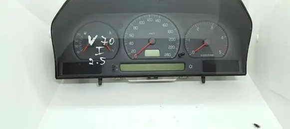 Volvo S70 V70 V70 XC Speedometer (instrument cluster) 9168138 9168144