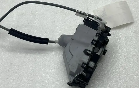Opel Mokka B Rear door lock 444538 S3M1A006461