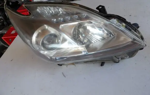 Toyota Prius (XW30) Headlight/headlamp