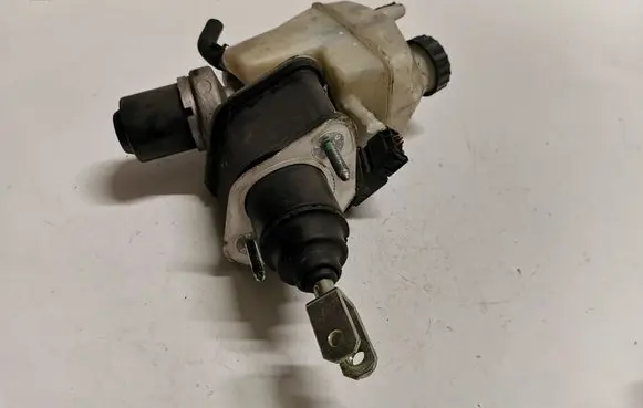 Mercedes-Benz E W211 Master brake cylinder A0004300312 A2114300302