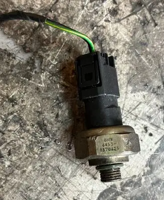 BMW 5 E60 E61 Air conditioning (A/C) pressure sensor 8370625 6453
