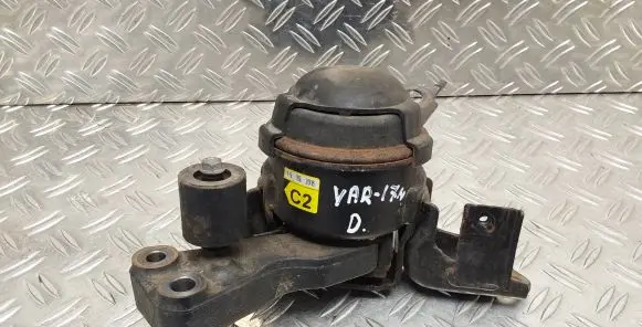 Toyota Yaris Engine mount bracket
