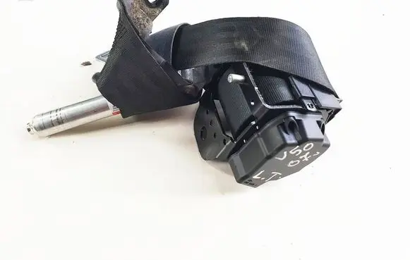 Rear seatbelt