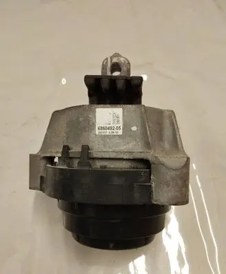 BMW 5 G30 G31 Engine mount bracket 6860492
