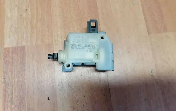 Renault Espace V (RFC) Glove box lock 1506066XXX 686502100R 806640
