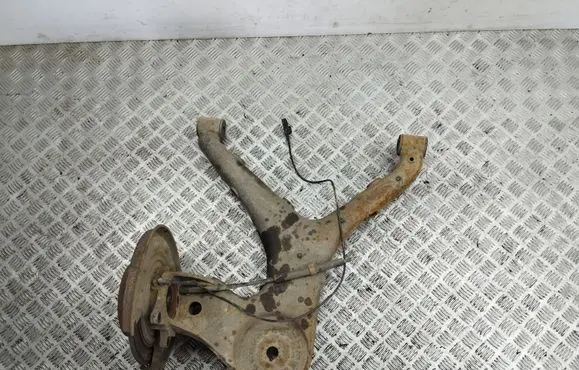 Mercedes-Benz Vito Viano W639 Rear wheel hub A6393521204