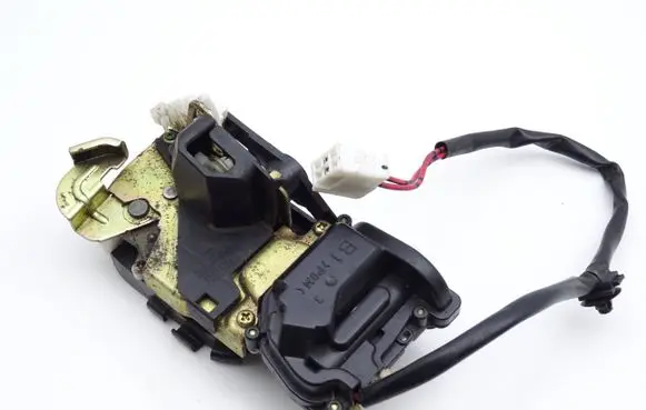 Mazda 323 F Rear door lock 