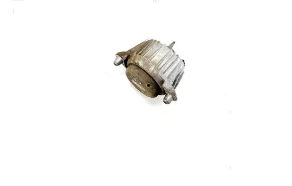 Mercedes-Benz C W204 Engine mount bracket A2042400217