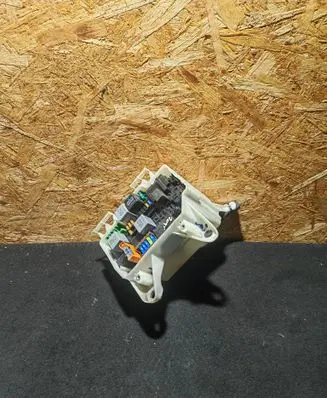 Mercedes-Benz C W205 Fuse module 
