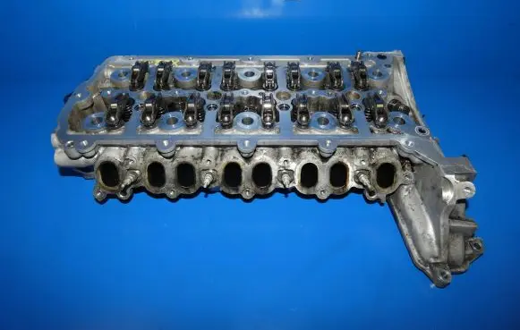 Jaguar XE Engine head PBG4D3-6090-AC