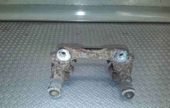 Toyota Corolla Verso AR10 Brake caliper pad carrier rear 