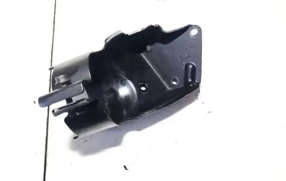 Engine mounting bracket