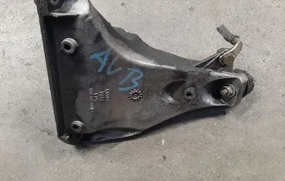 Volkswagen PASSAT B5.5 Engine mounting bracket 8D0199308AB