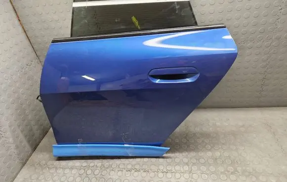 BMW i4 Rear door