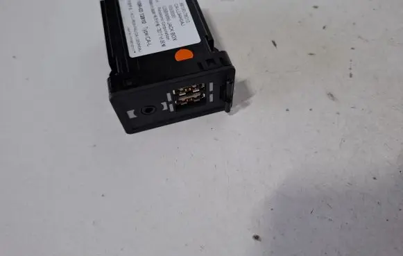 USB socket connector