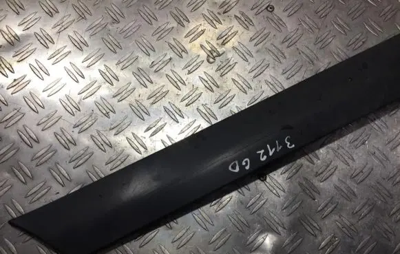 Mitsubishi Space Runner Rear door trim (molding) mb634906