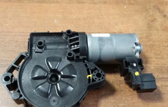 Mercedes-Benz Vito Viano W638 Sunroof motor/actuator 0390200123
