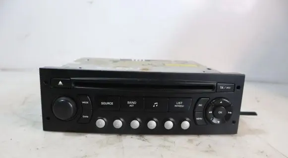 Radio/GPS head unit trim