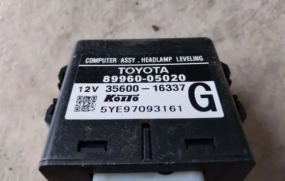 Toyota Avensis T250 Light module LCM 8996005020
