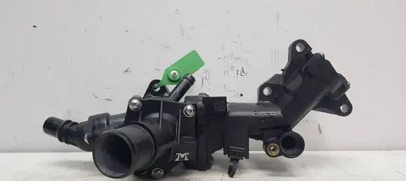 Mercedes-Benz Vito Viano W447 Thermostat housing 110611271R