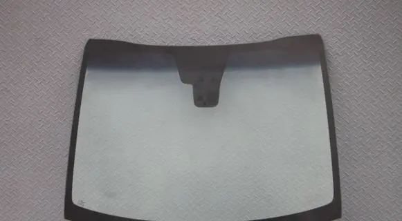 KIA Carens III Front windscreen/windshield window 